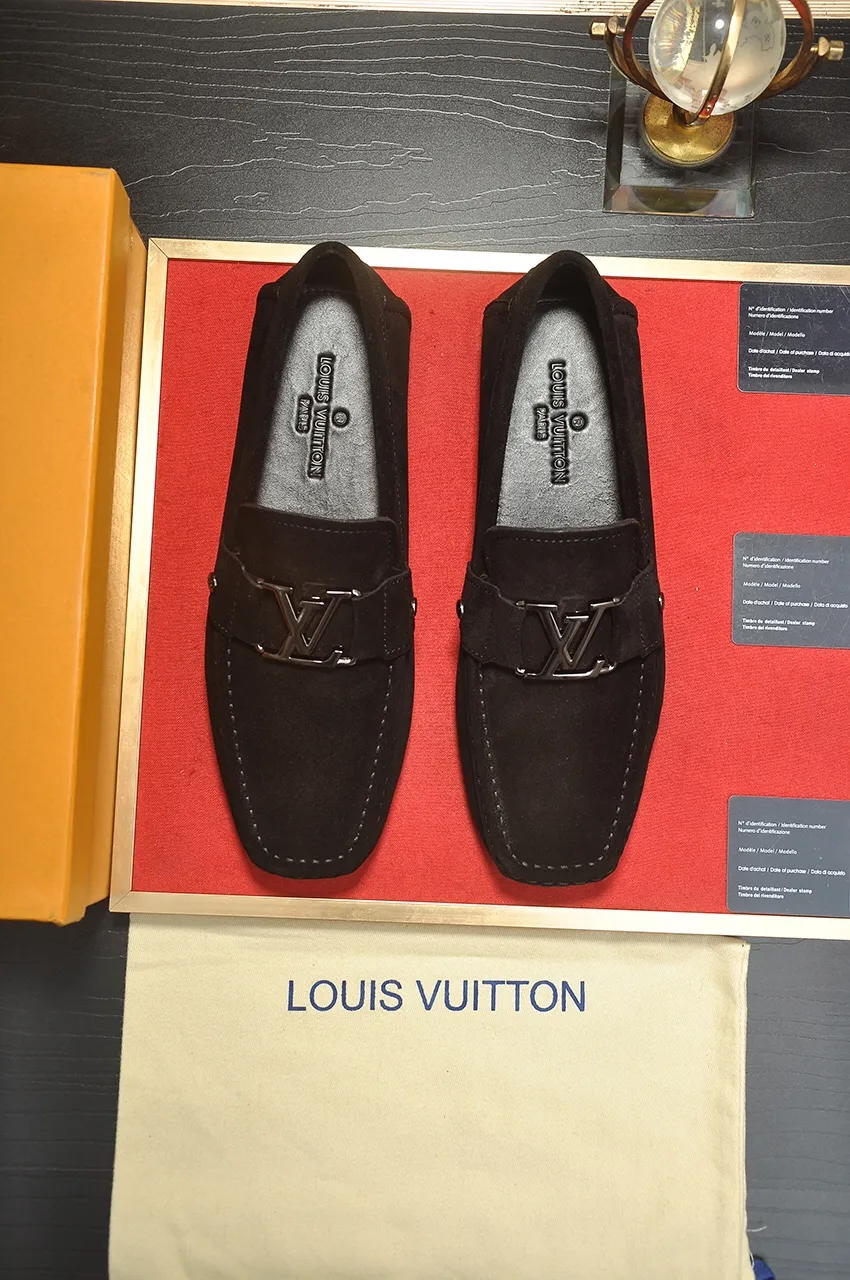 Men's men's shoes 💰420💶 [LV Doudou shoes] (water-dyed cowhide lining) new model is on the market, available on the official website. The new Doudou shoes are processed into single-color materials, and the uppers are made of imported cowhide material. The body of the shoe is fully hemmed with mark thread, and is lined with imported original cowhide leather. The elegant shoe shape is super suitable for all-matching, and the size is 38-44.